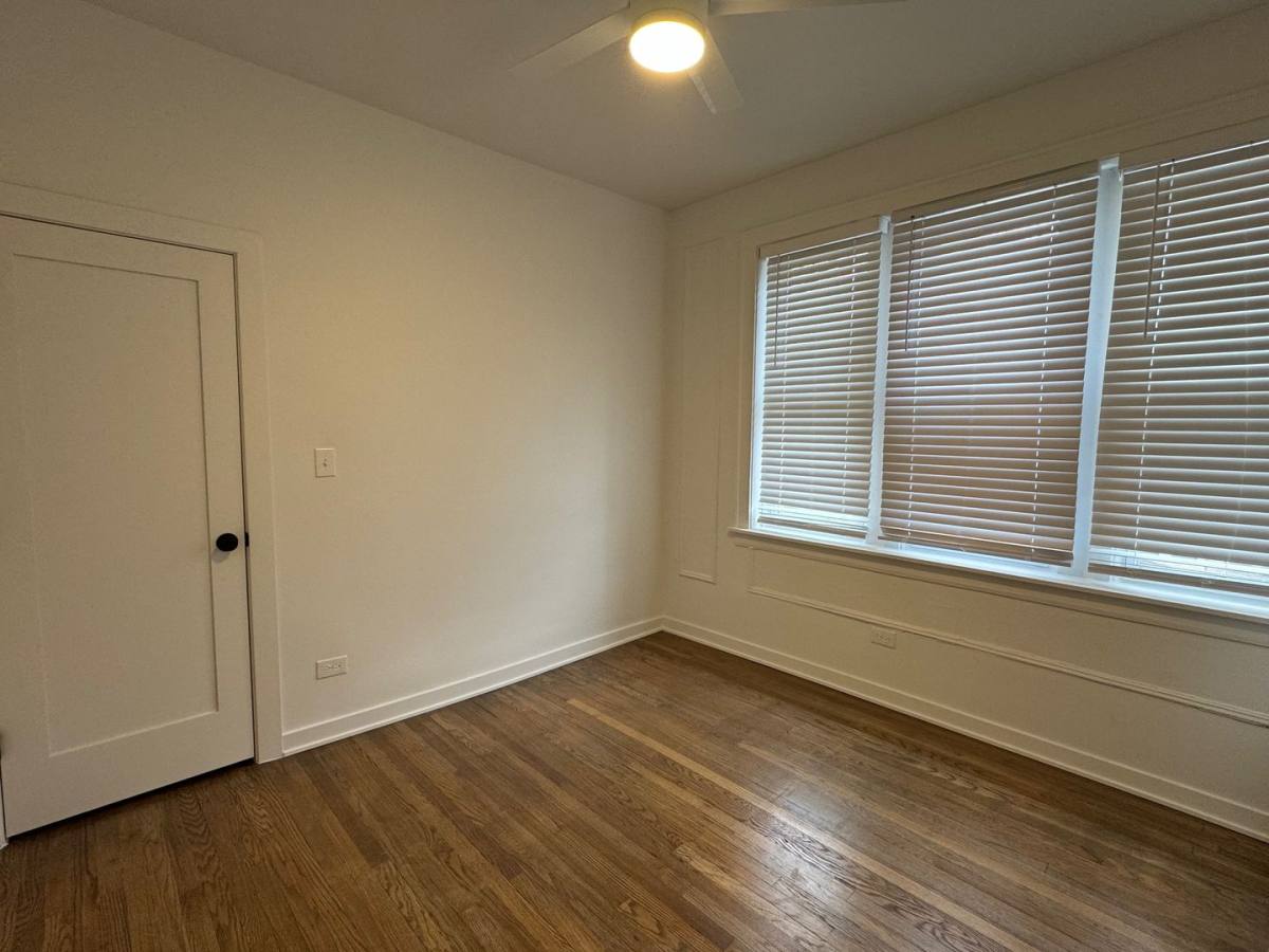 Apartment for rent at 2154 W Arthur Ave, Chicago, IL 60645