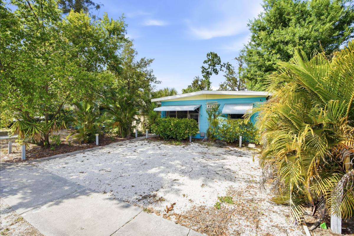 House for rent at 4933 13th Ave S, Saint Petersburg, FL 33707