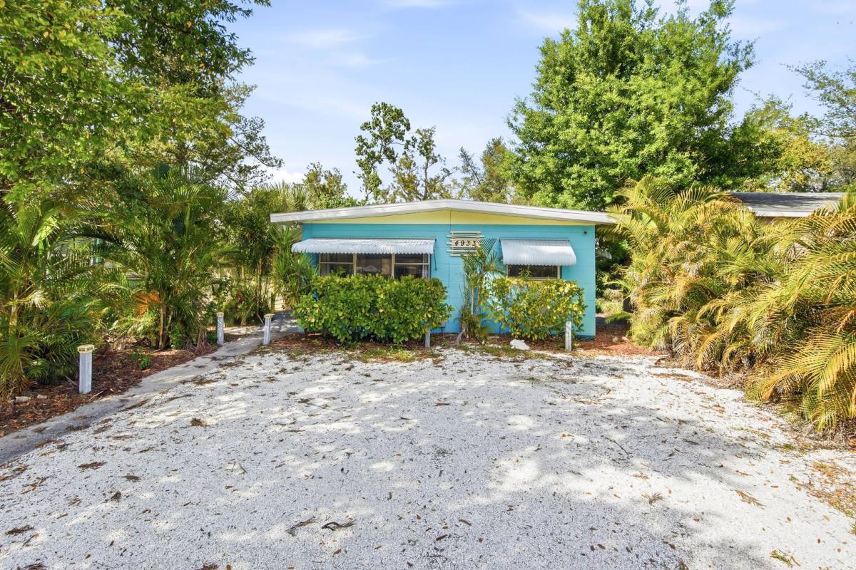 House for rent at 4933 13th Ave S, Saint Petersburg, FL 33707