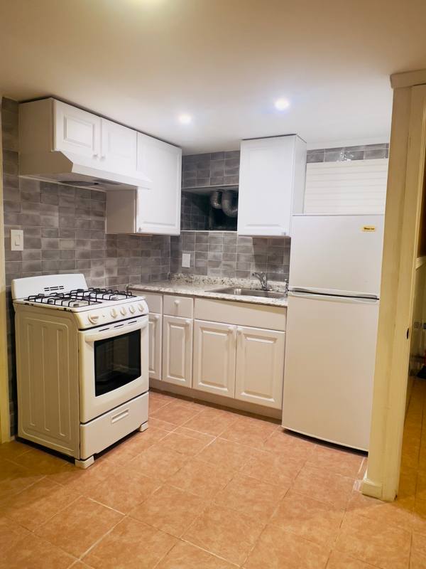 Apartment for rent at 325 Hampden Rd #B, Upper Darby, PA 19082