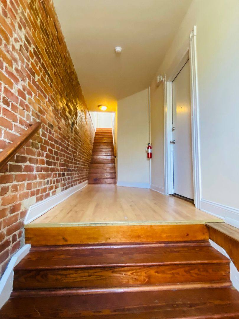 Apartment for rent at 1529 W Cary St, Richmond, VA 23220
