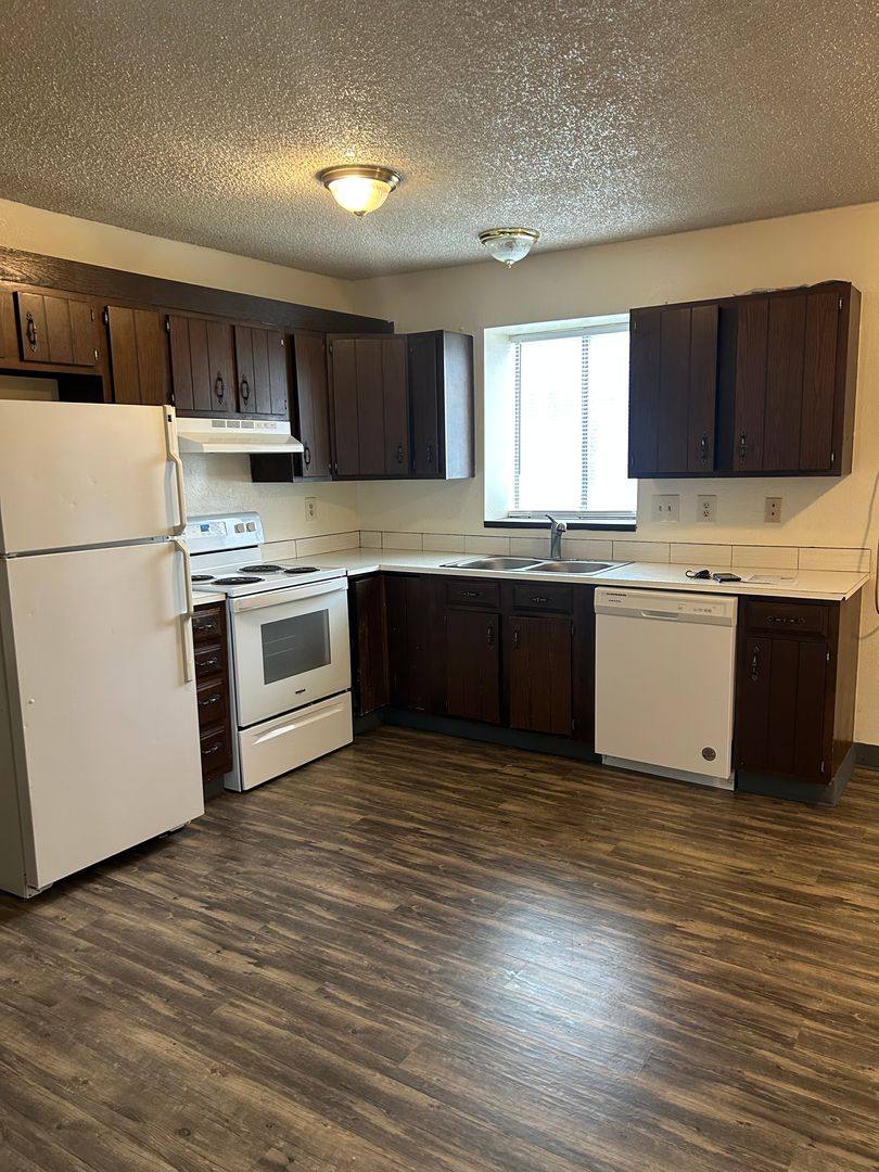 Apartment for rent at 933 N Baker Ave, East Wenatchee, WA 98802