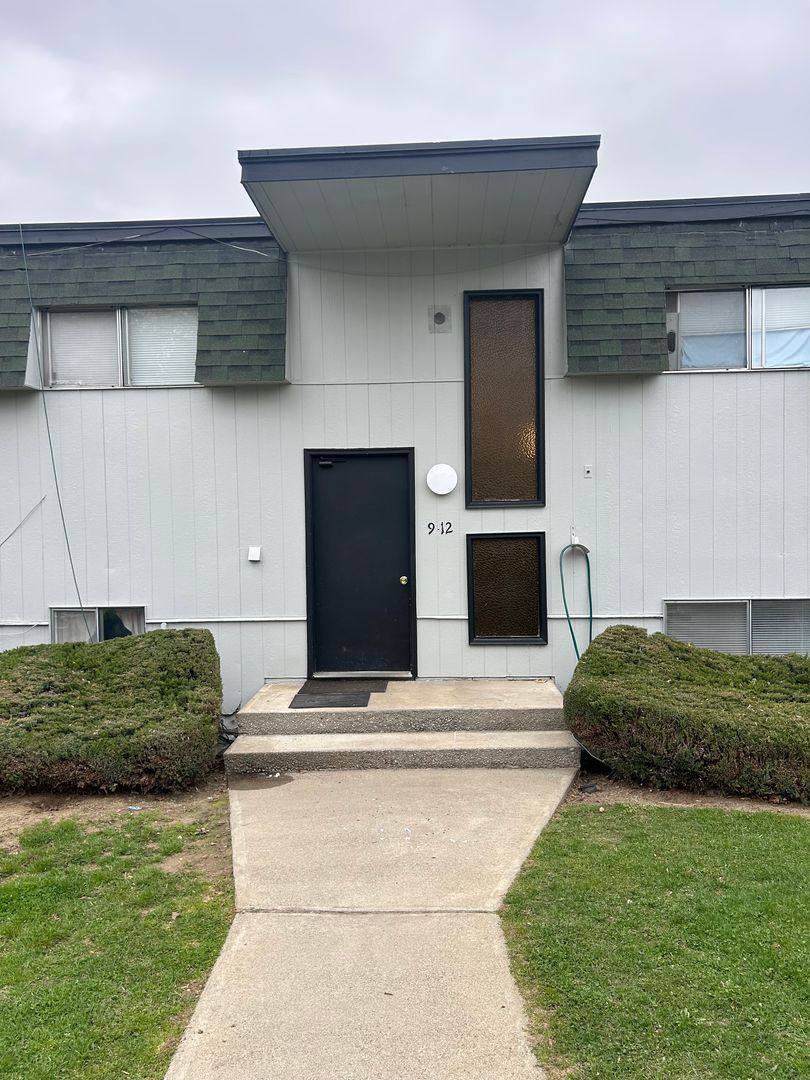 Apartment for rent at 933 N Baker Ave, East Wenatchee, WA 98802