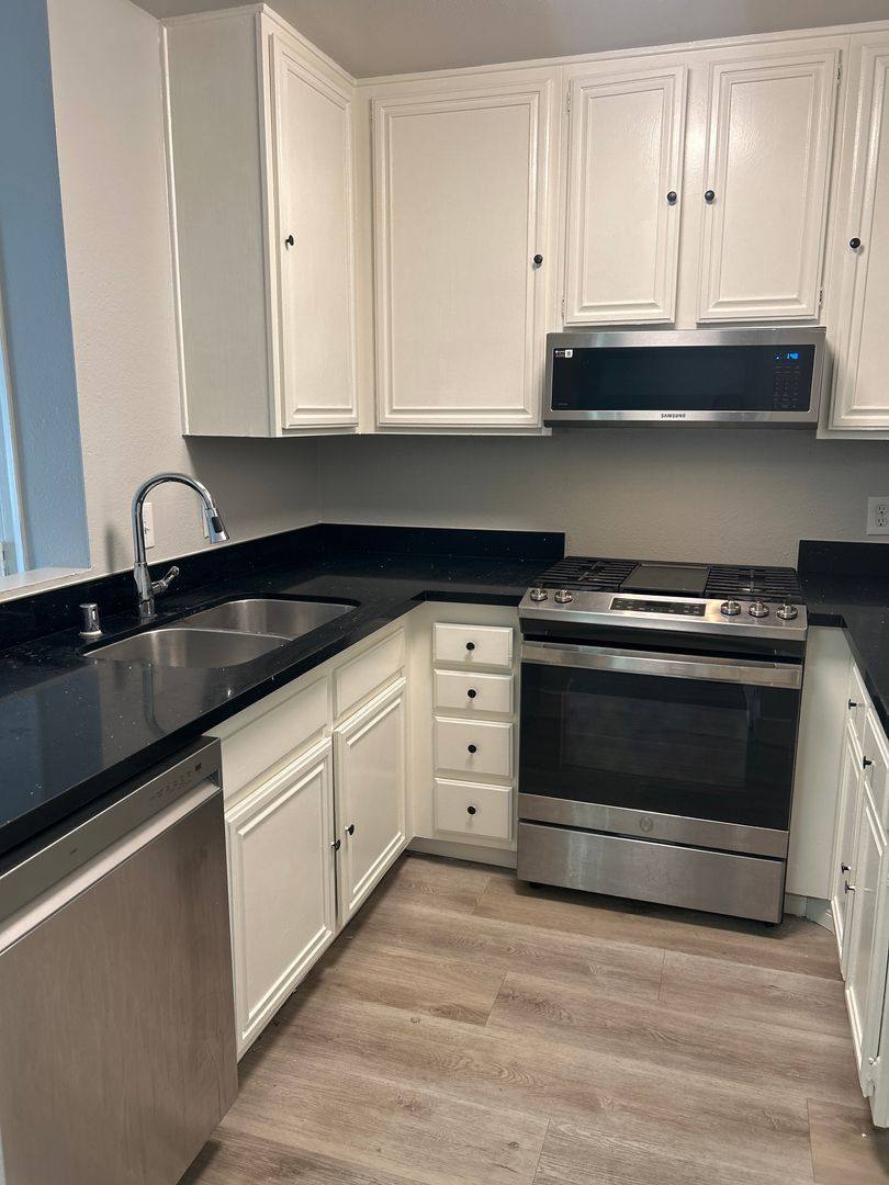 Apartment for rent at 309 E Elk Ave, Glendale, CA 91205