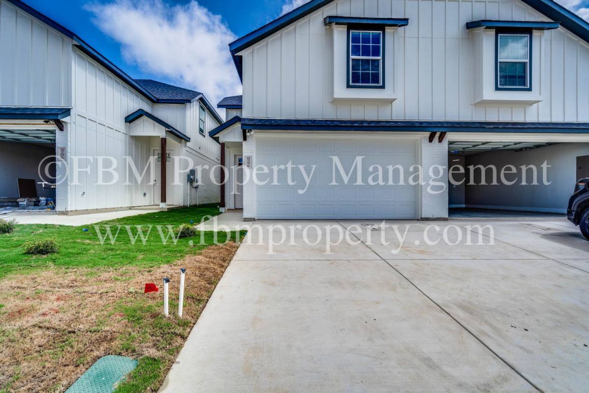 Townhouse for rent at 924 Cooksey Court, Grandview, TX 76050