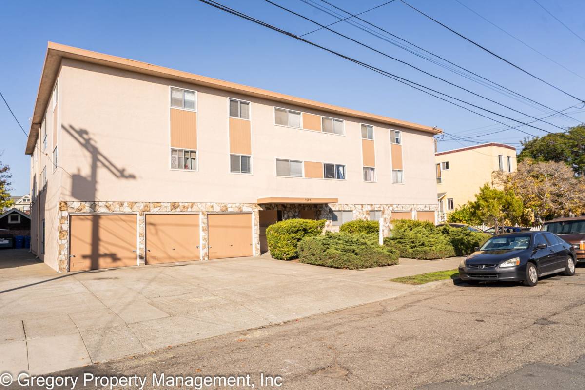 Apartment for rent at 1525 Schiller St, Alameda, CA 94501