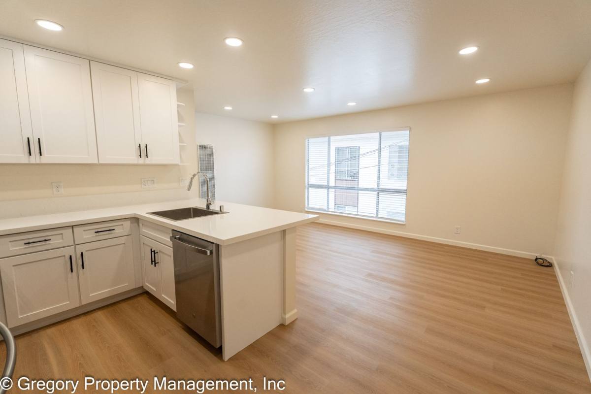 Apartment for rent at 1525 Schiller St, Alameda, CA 94501