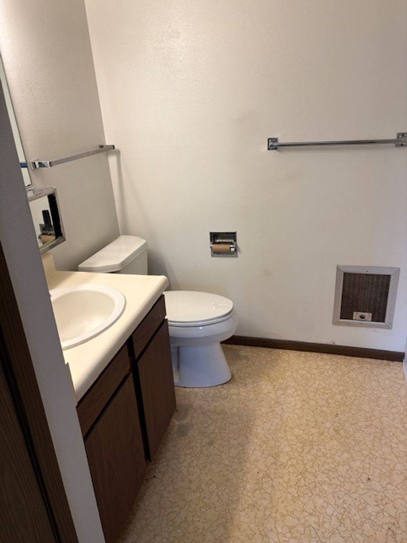 Apartment for rent at 209 Estelle St, Dysart, IA 52224