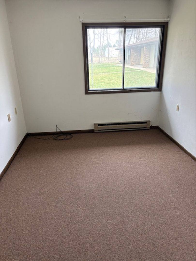 Apartment for rent at 209 Estelle St, Dysart, IA 52224