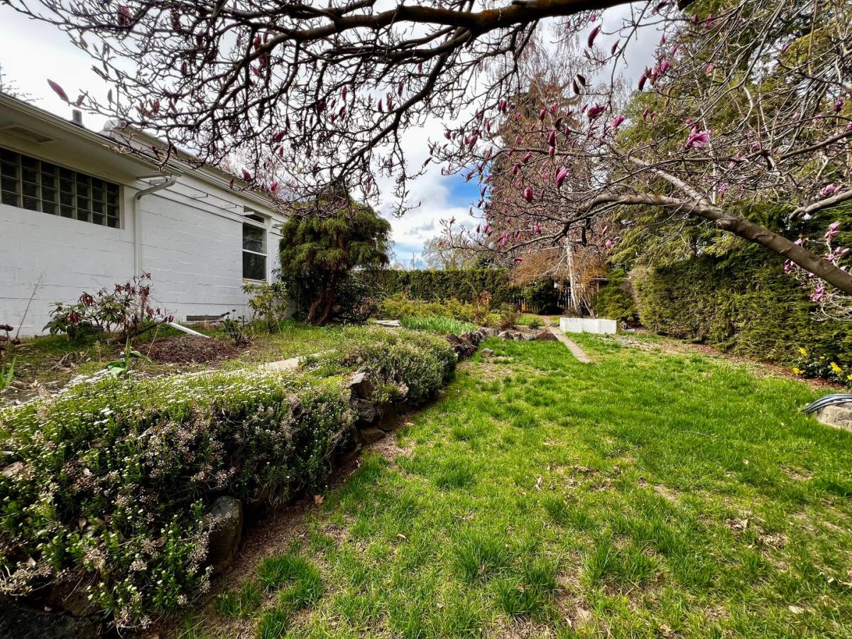 House for rent at 416 S 23rd Ave, Yakima, WA 98902