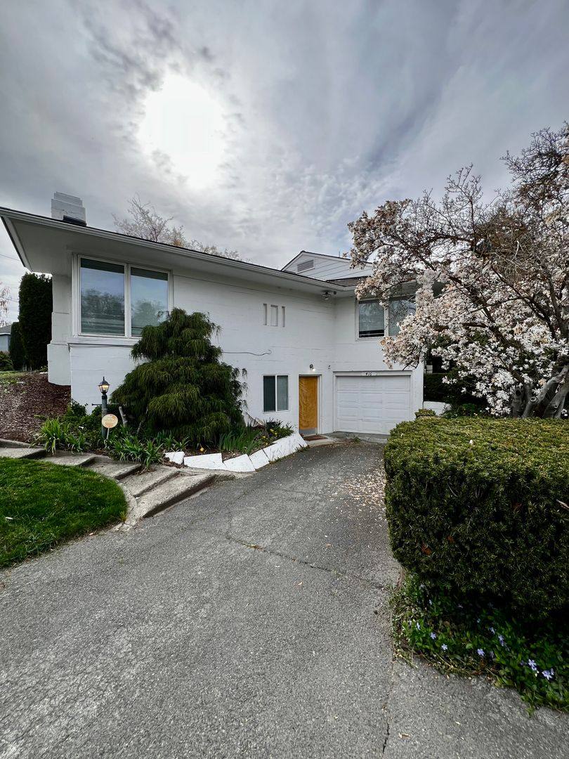House for rent at 416 S 23rd Ave, Yakima, WA 98902
