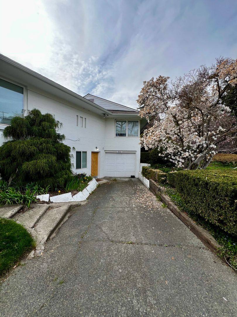 House for rent at 416 S 23rd Ave, Yakima, WA 98902
