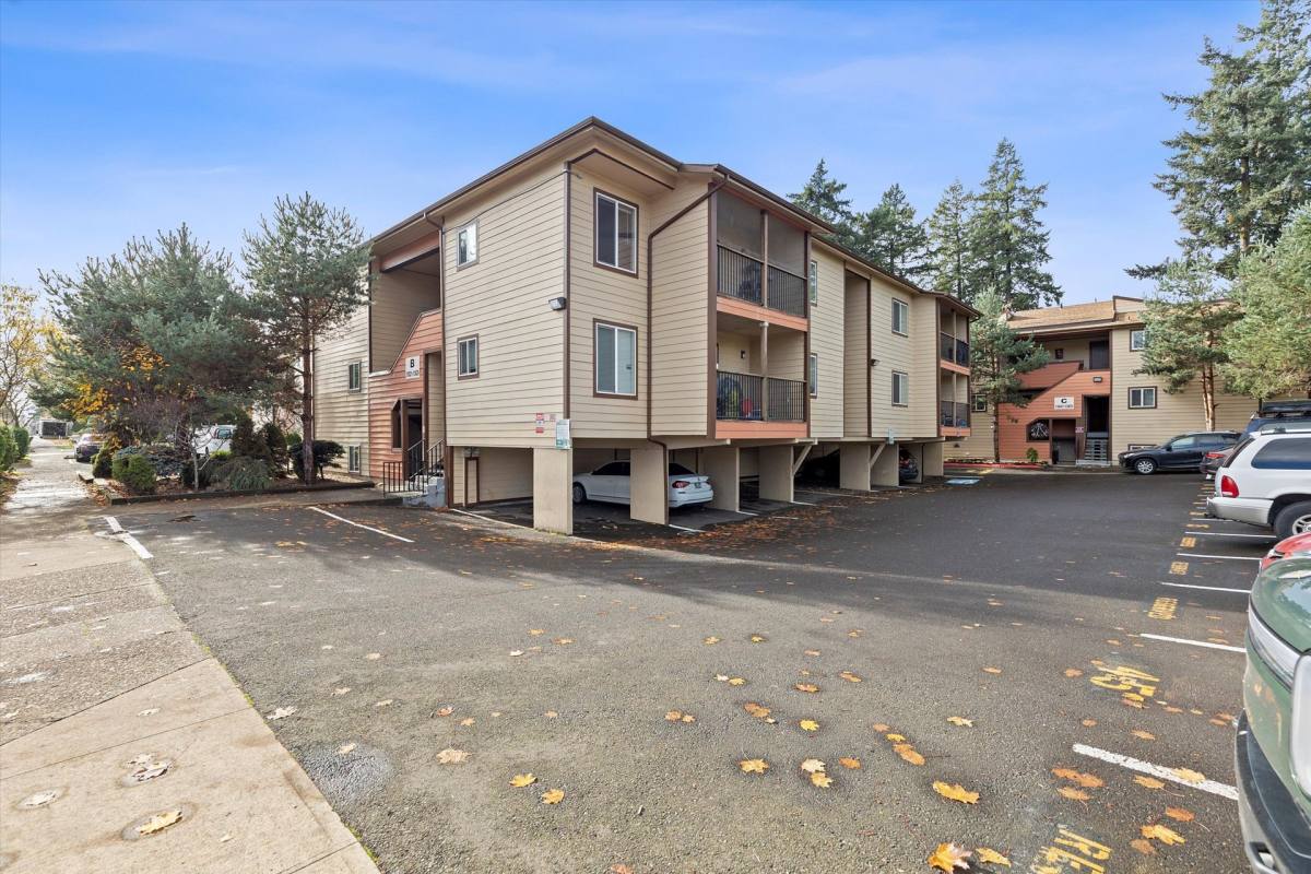 Apartment for rent at 13801-13865 SE Stark, Portland, OR 97233