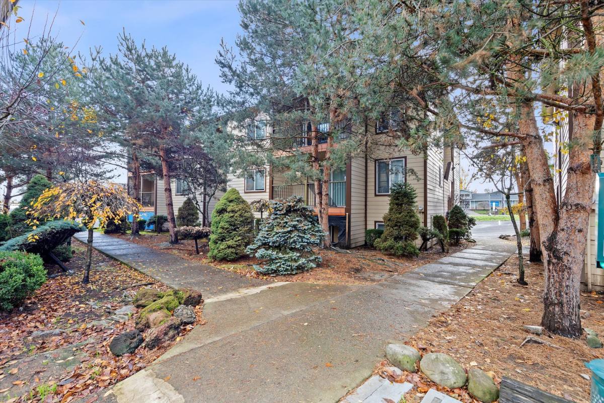 Apartment for rent at 13801-13865 SE Stark, Portland, OR 97233