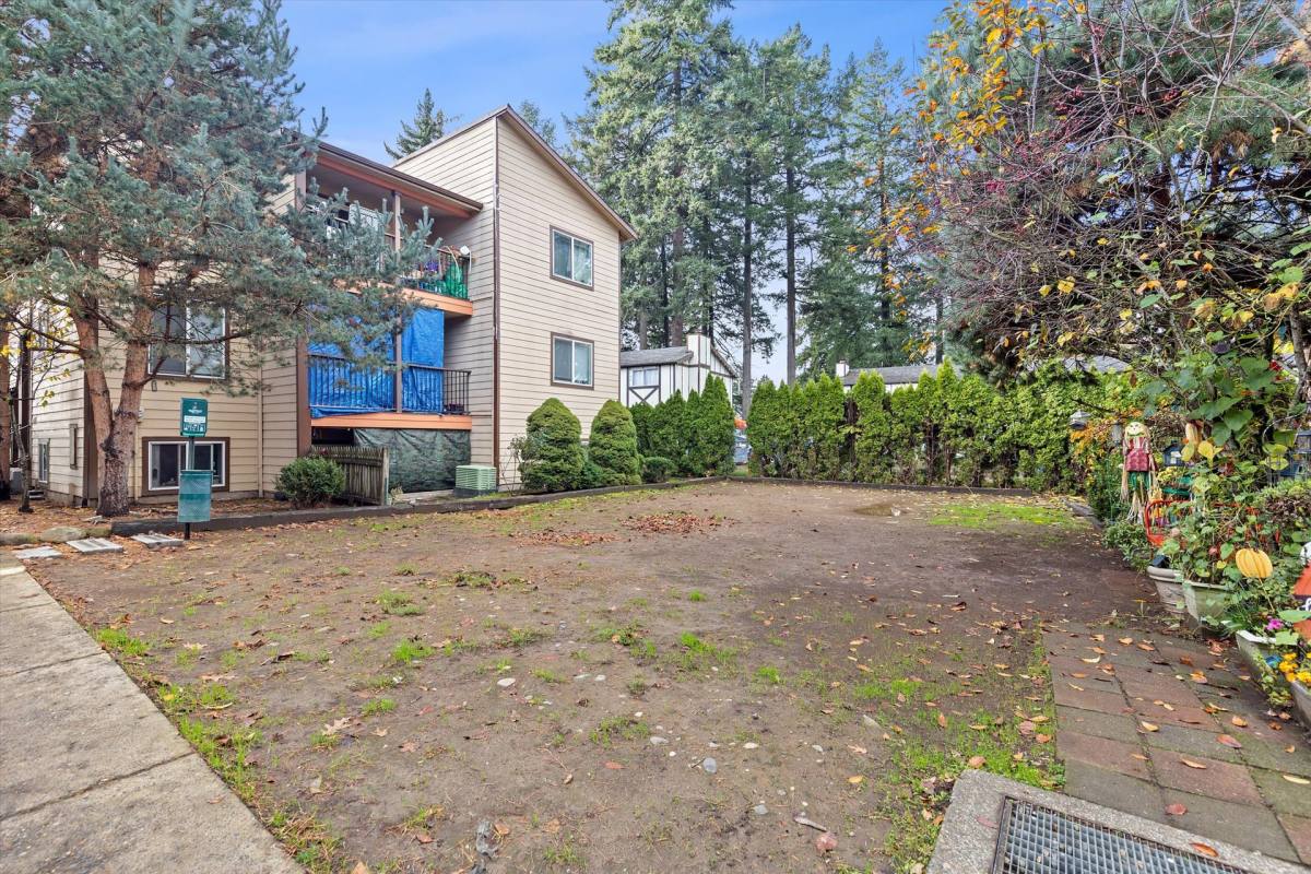 Apartment for rent at 13801-13865 SE Stark, Portland, OR 97233