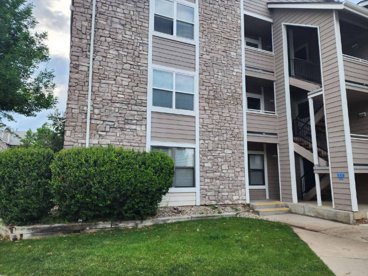 Apartment for rent at 8376 S Upham Way #B105, Littleton, CO 80128