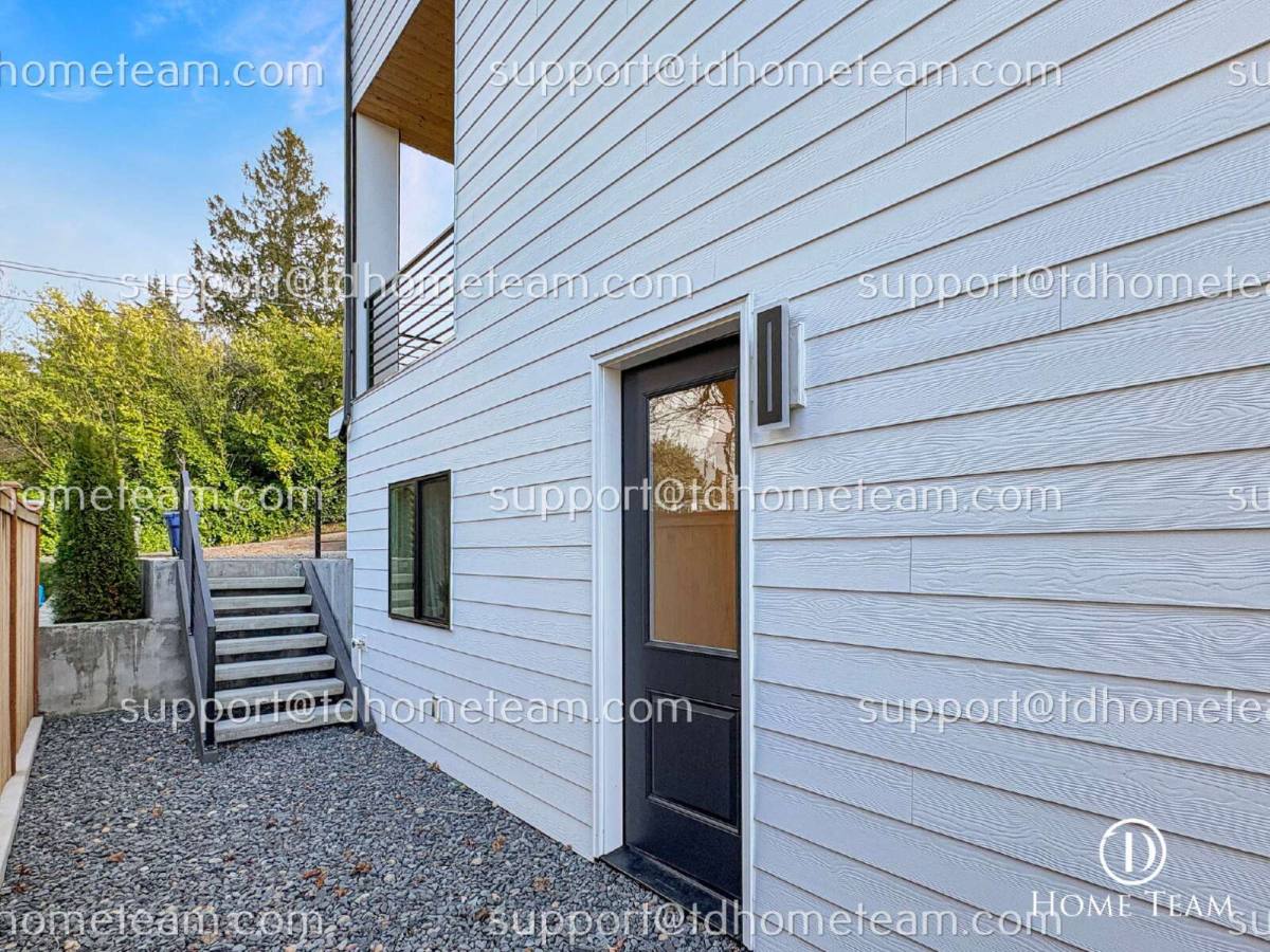 House for rent at 2511 Locust Ave W, Tacoma, WA 98466