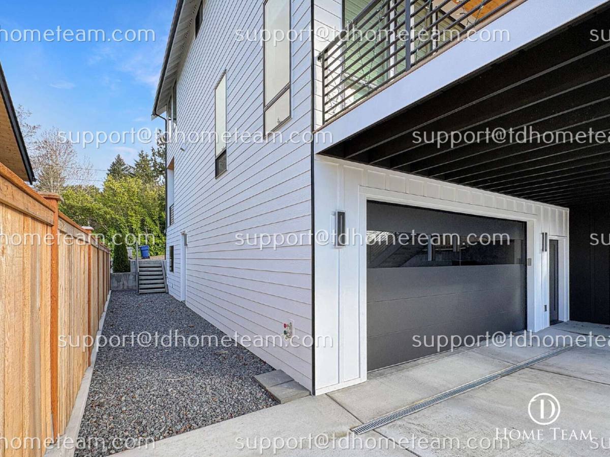 House for rent at 2511 Locust Ave W, Tacoma, WA 98466