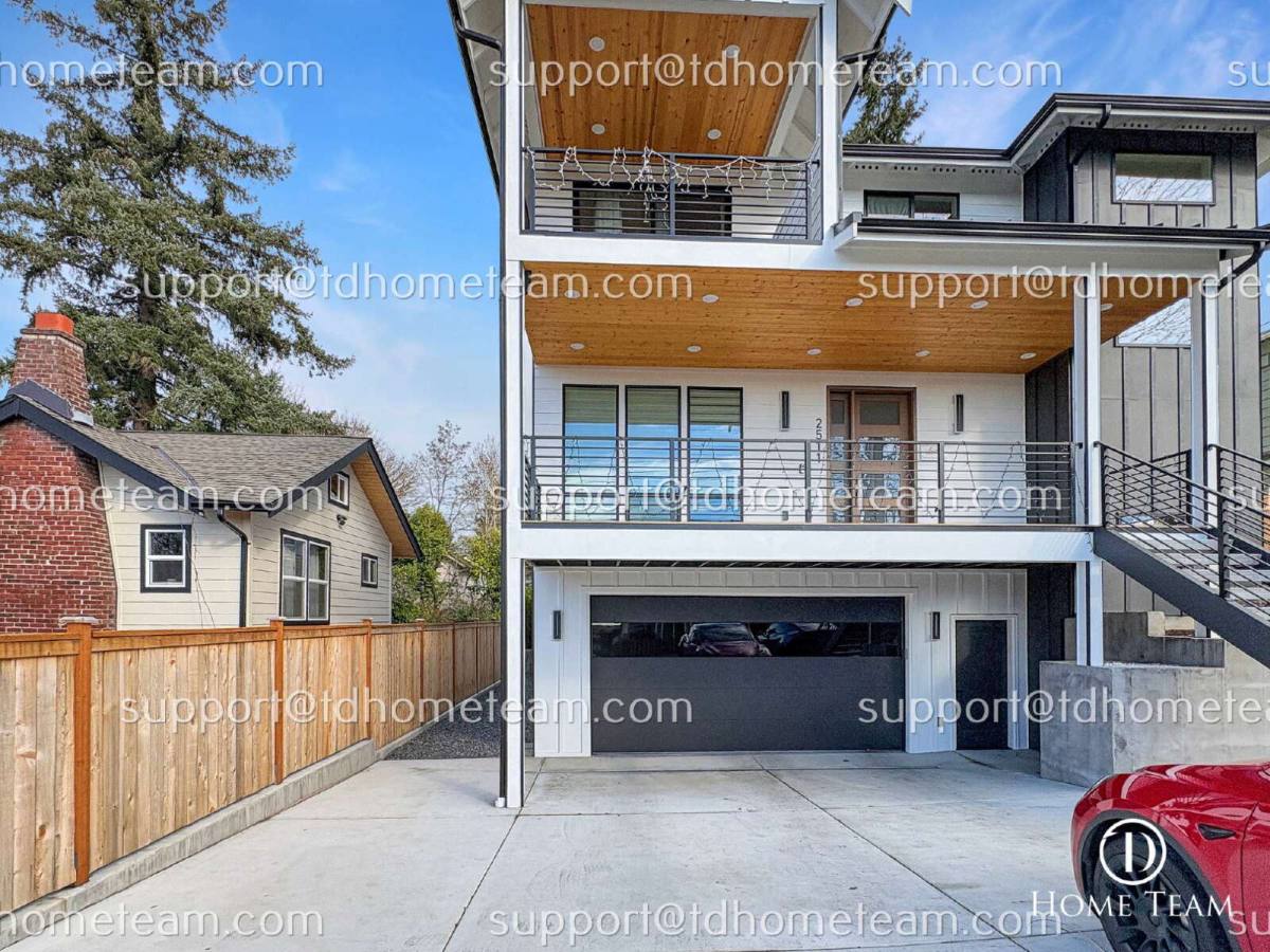 House for rent at 2511 Locust Ave W, Tacoma, WA 98466