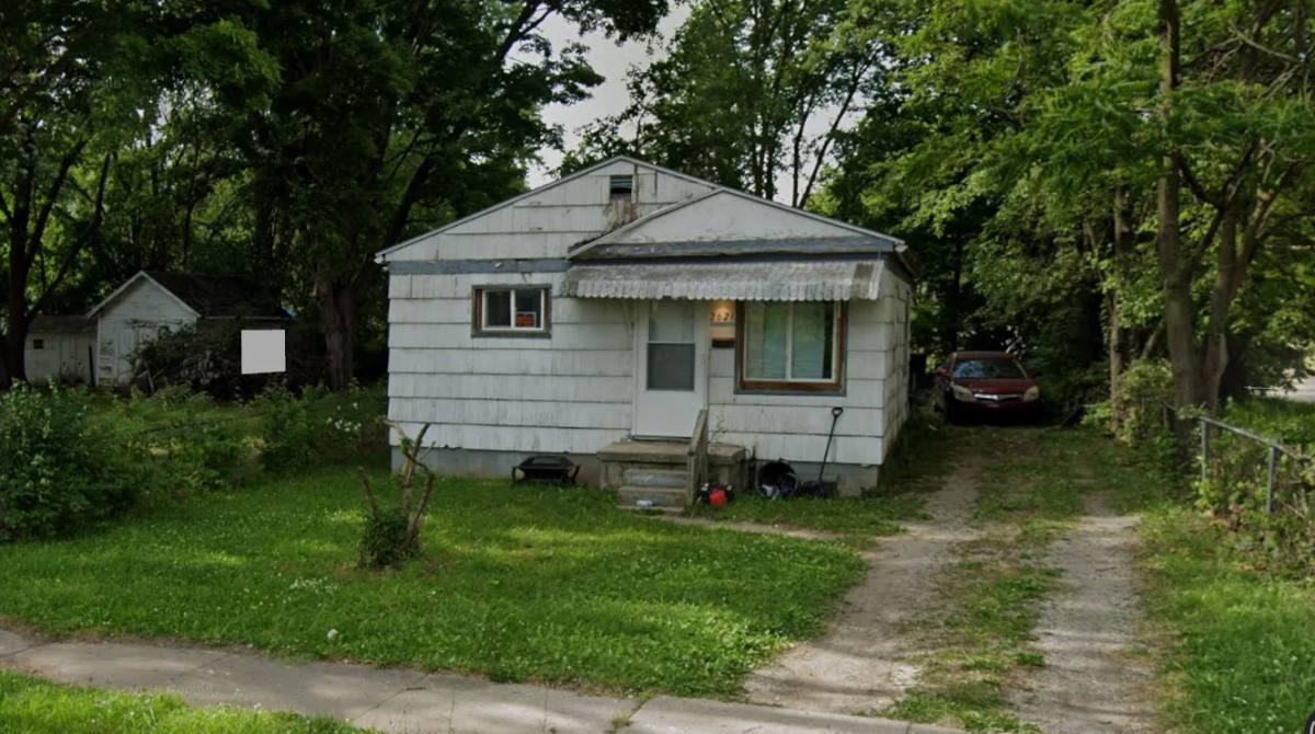 House for rent at 2621 Churchill Ave, Flint, MI 48506