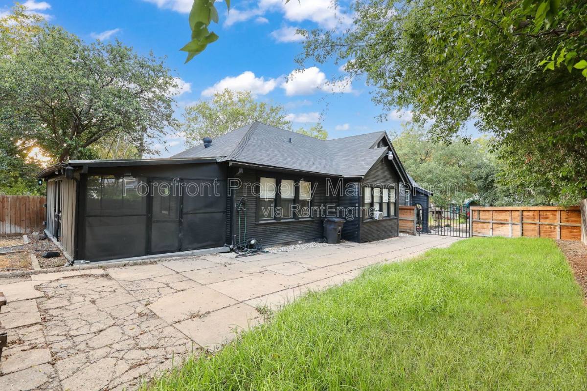 House for rent at 418 W Rosewood Ave, San Antonio, TX 78212