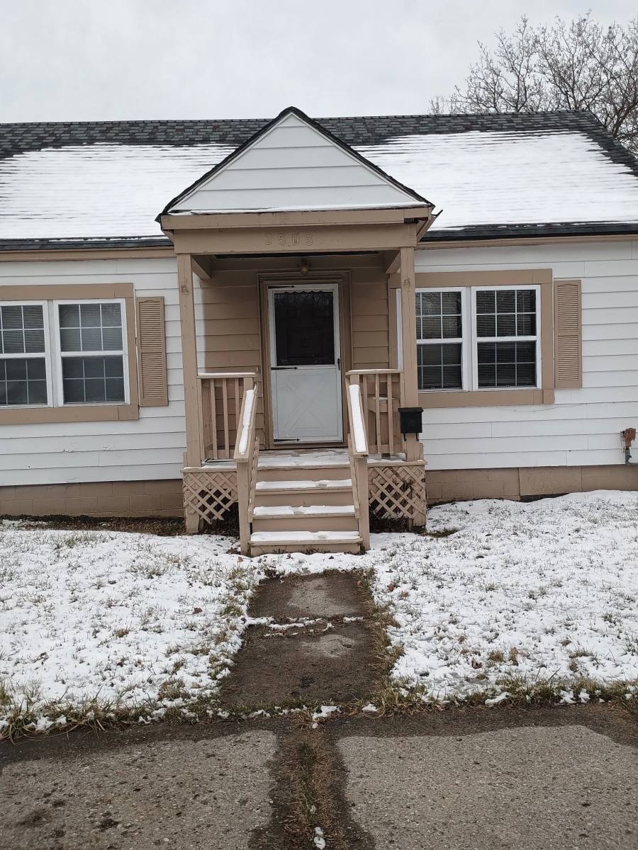 House for rent at 2503 Thayer St, Saginaw, MI 48601
