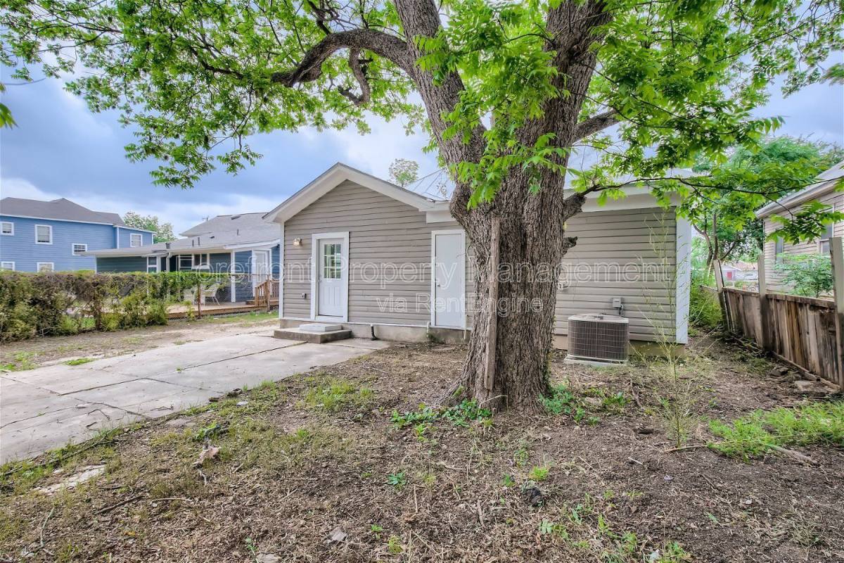 House for rent at 517 Hicks Ave, San Antonio, TX 78210