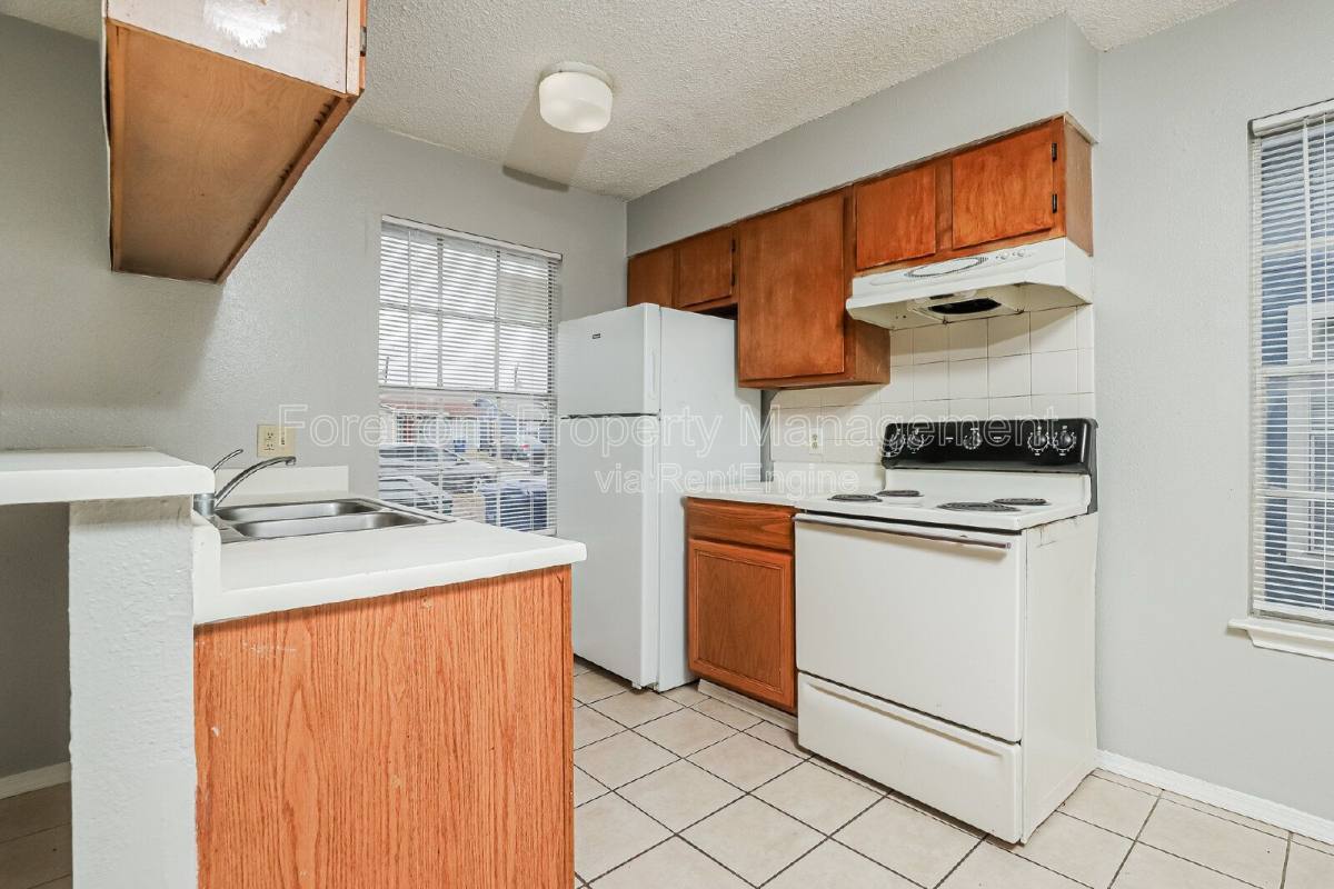 House for rent at 820 W Olmos Dr, San Antonio, TX 78212