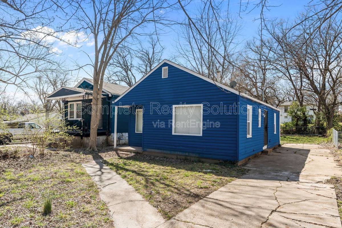House for rent at 9823 Winkler Dr, Saint Louis, MO 63136