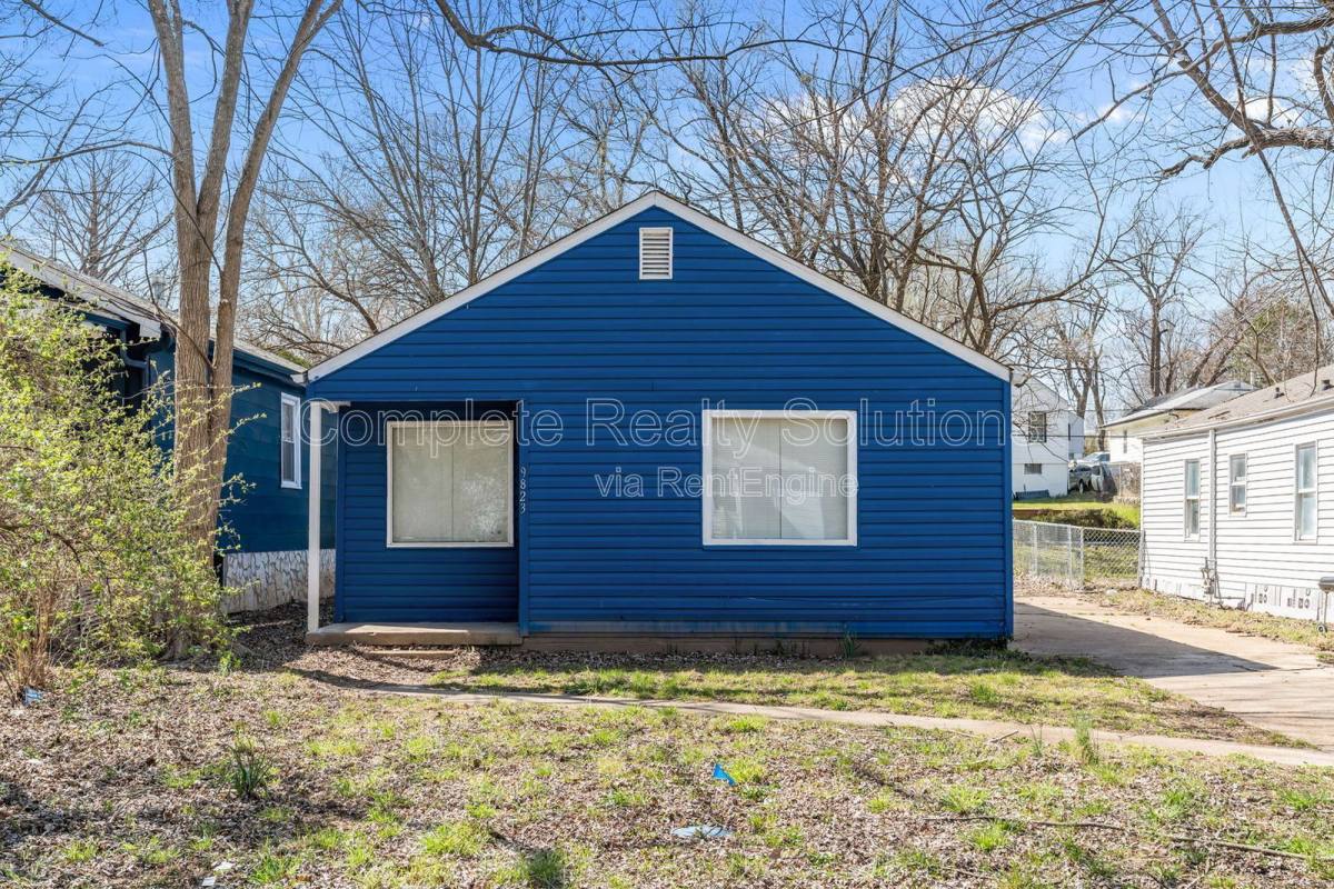 House for rent at 9823 Winkler Dr, Saint Louis, MO 63136