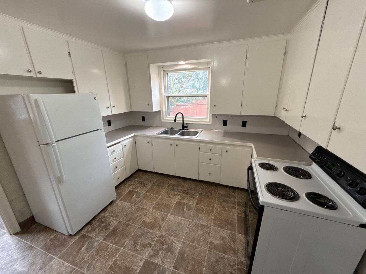 Apartment for rent at 465 Madrona Ave SE, Salem, OR 97302