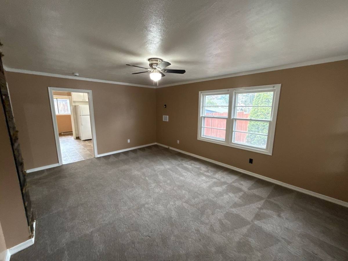 Apartment for rent at 465 Madrona Ave SE, Salem, OR 97302
