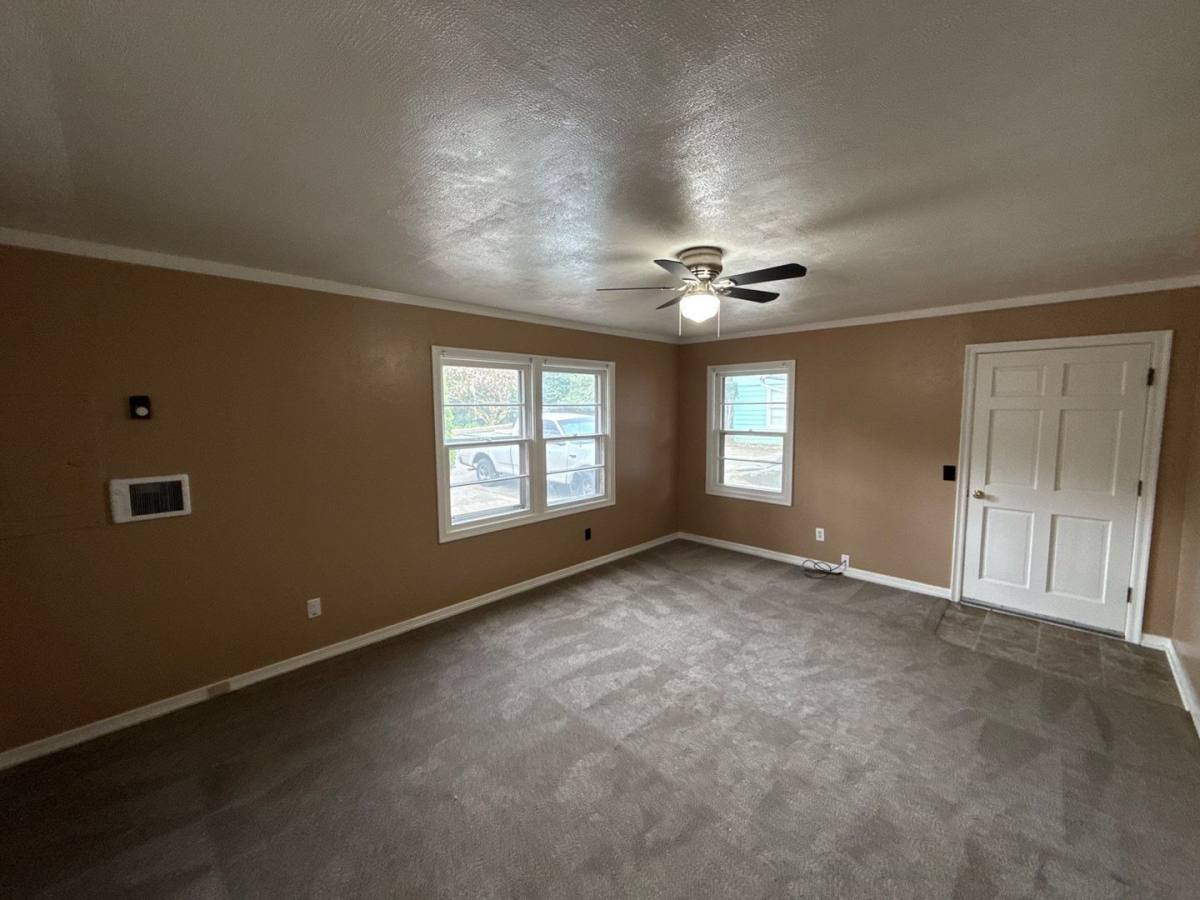 Apartment for rent at 465 Madrona Ave SE, Salem, OR 97302