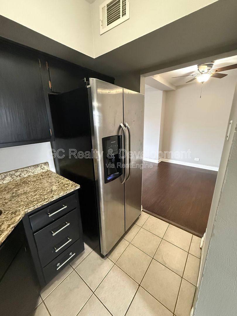 Condo for rent at 6947 S Jeffery Blvd #3K, Chicago, IL 60649