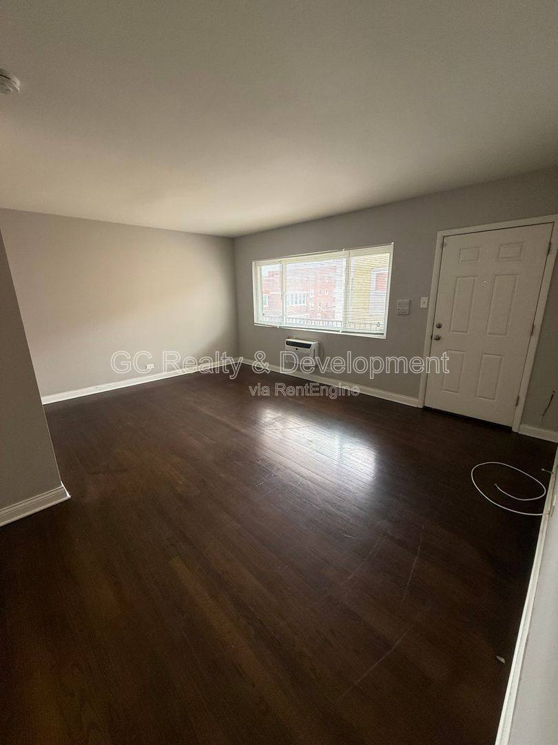 Condo for rent at 6947 S Jeffery Blvd #3K, Chicago, IL 60649