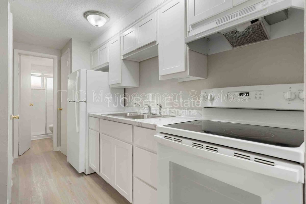 Apartment for rent at 1138 Corona St #103, Denver, CO 80218