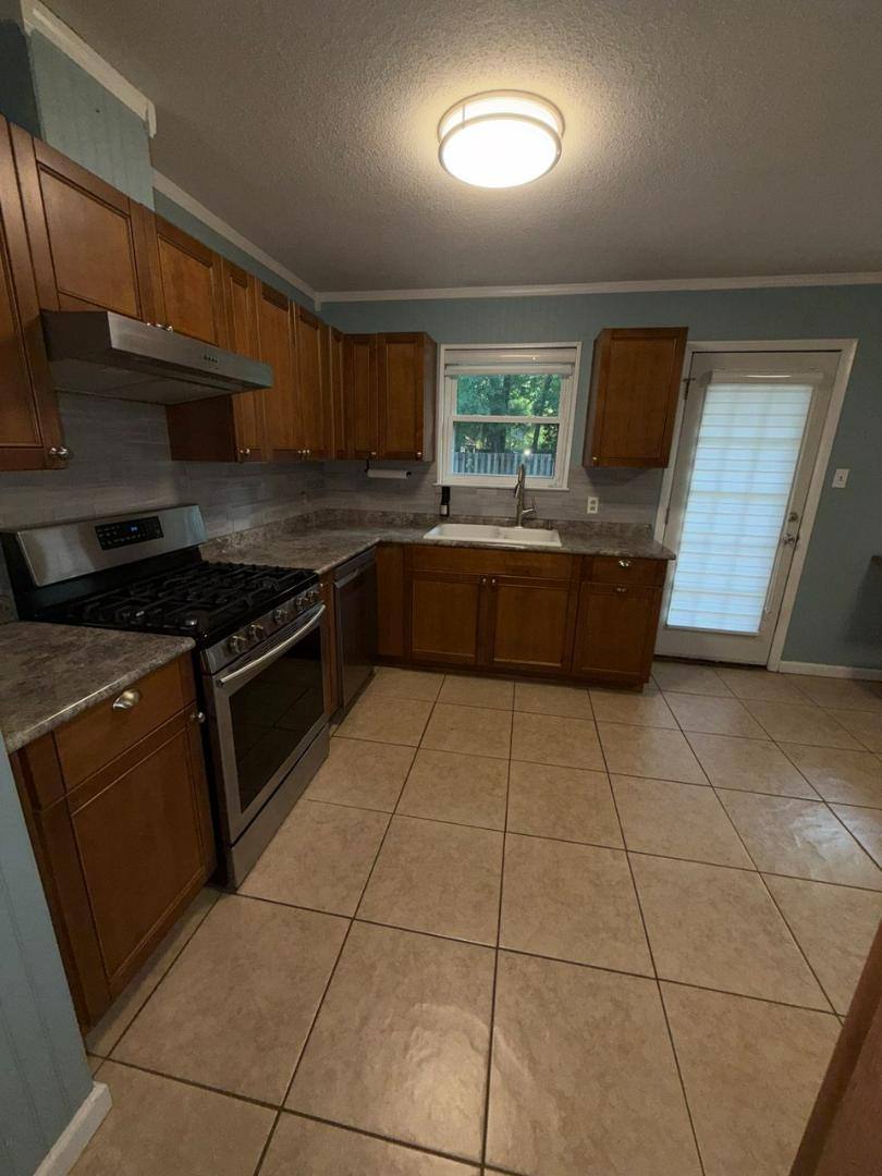 House for rent at 106 Penrose Dr, Savannah, GA 31419