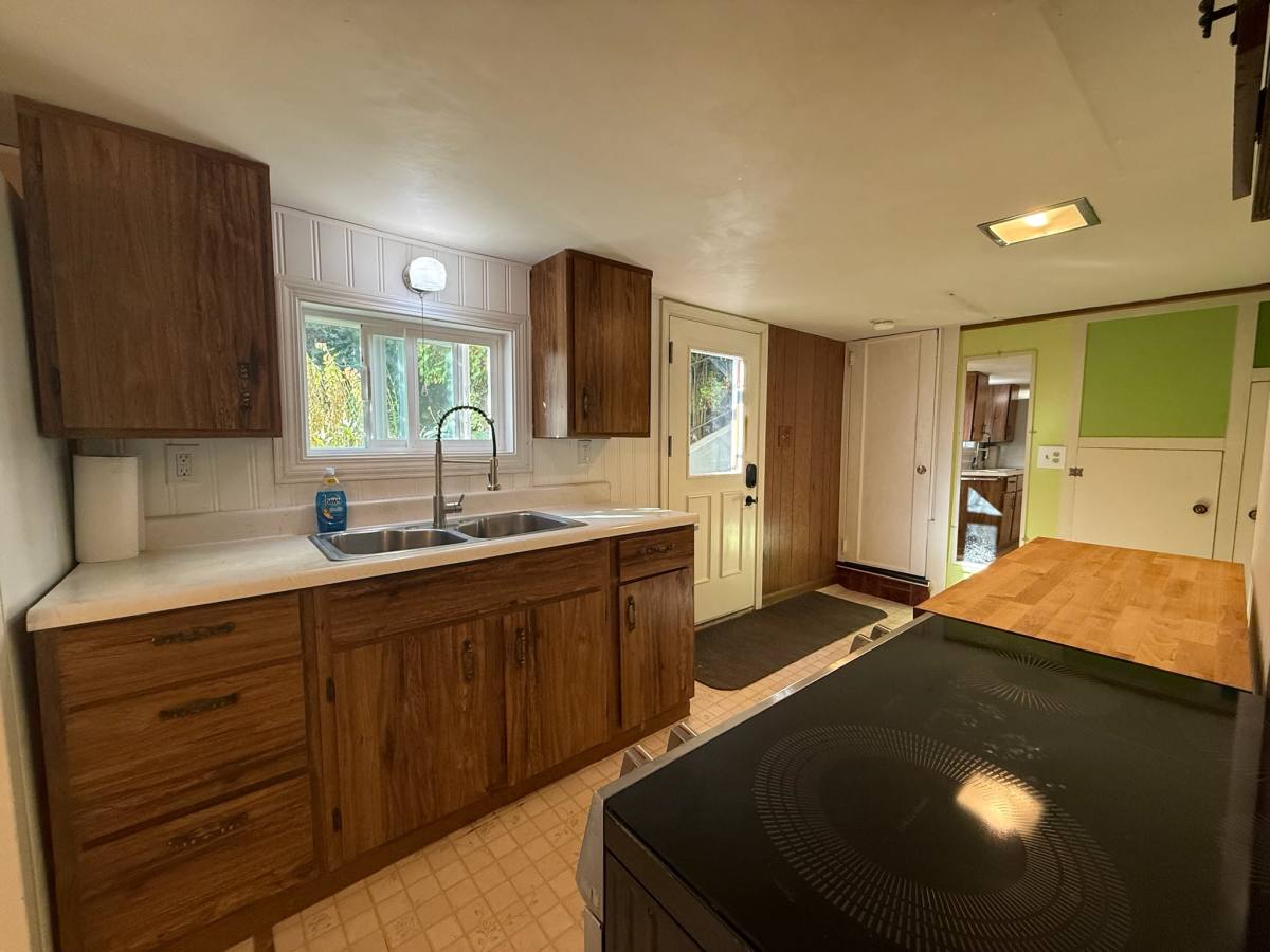 Apartment for rent at 4008 S 114th St, Seattle, WA 98168