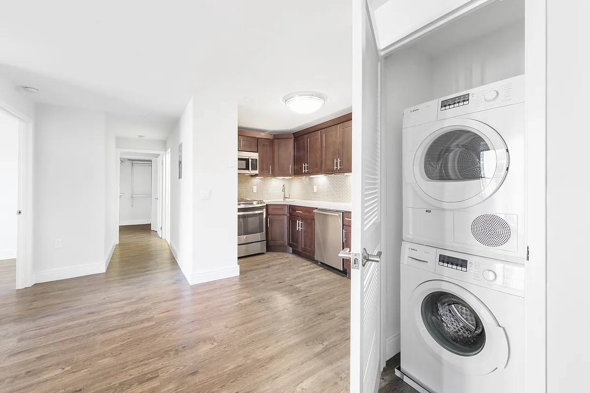 Apartment for rent at 354 E 91st St #902, New York, NY 10128