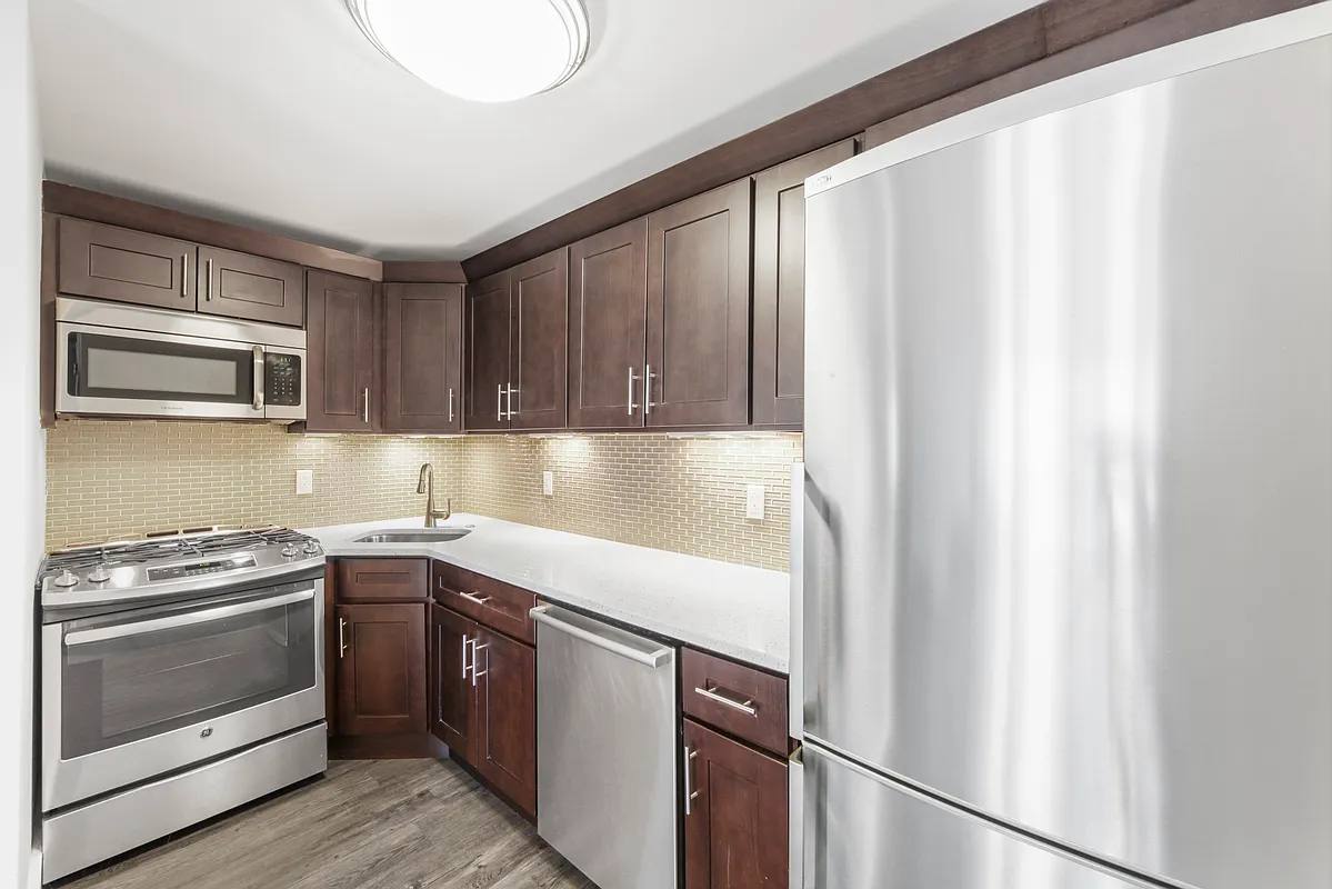 Apartment for rent at 354 E 91st St #902, New York, NY 10128