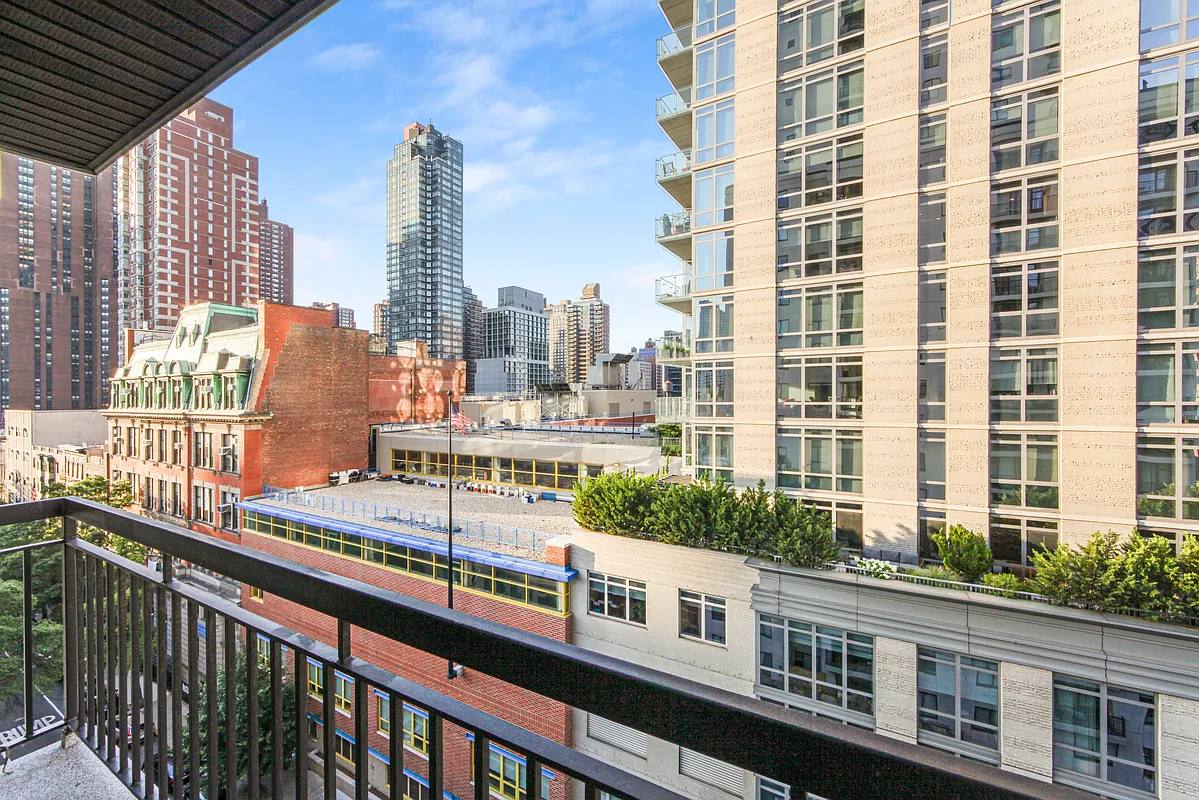 Apartment for rent at 354 E 91st St #902, New York, NY 10128