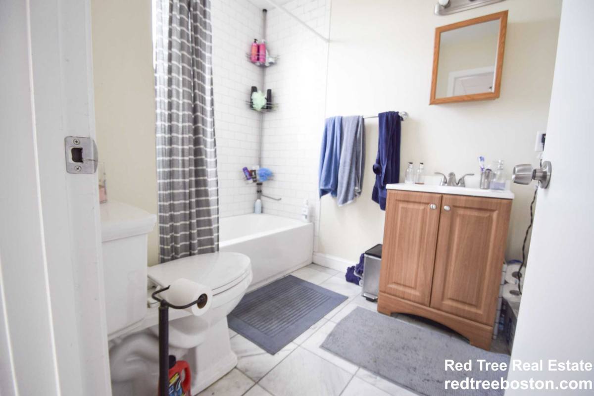 Apartment for rent at 302 Maverick St, East Boston, MA 02128