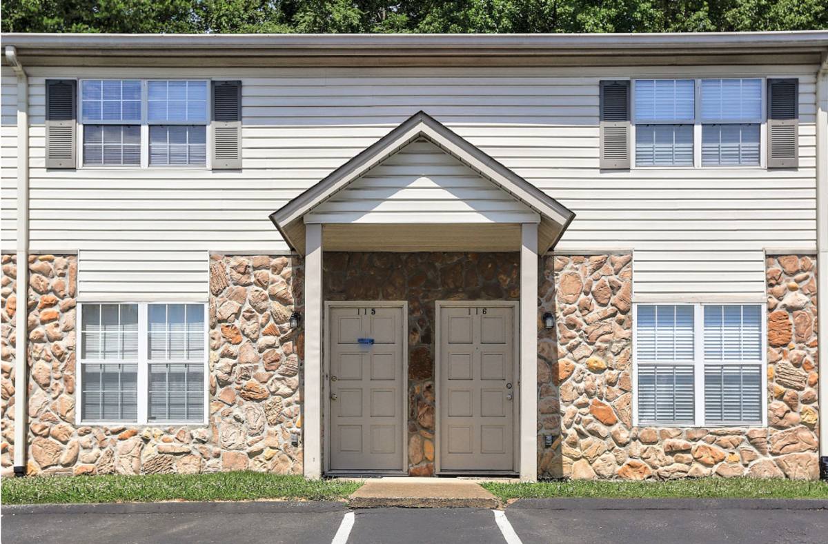 Townhouse for rent at Country Oaks, 137 Oyler Lane, Hixson, TN 37343