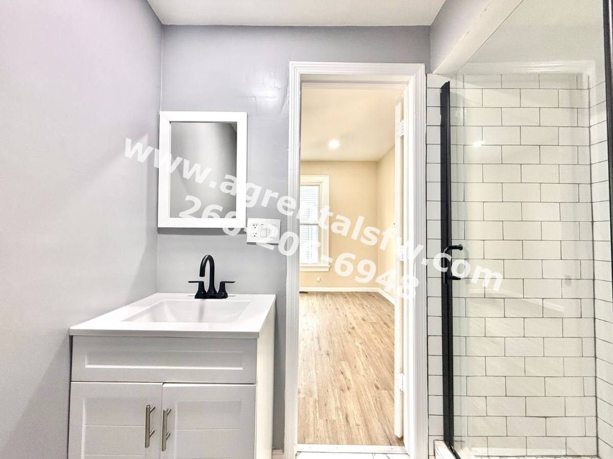 Apartment for rent at 1829 Broadway, Fort Wayne, IN 46802