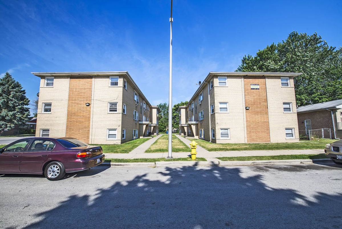 Apartment for rent at 470 Gordon Ave, Calumet City, IL 60409