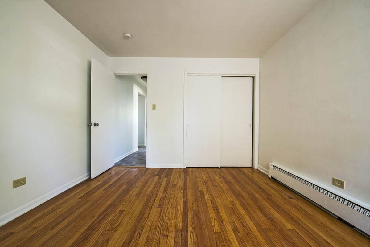 Apartment for rent at 470 Gordon Ave, Calumet City, IL 60409