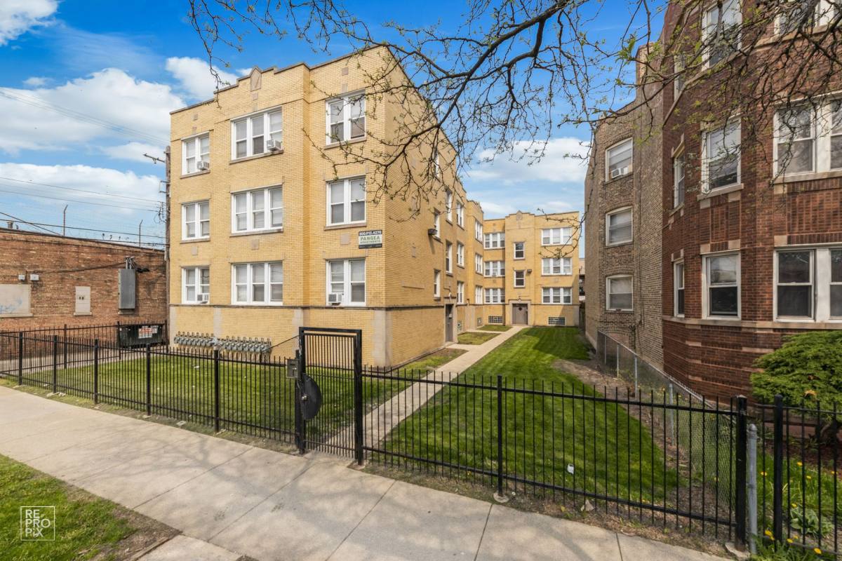 Apartment for rent at 1145-49 N Leclaire Ave, Chicago, IL 60651