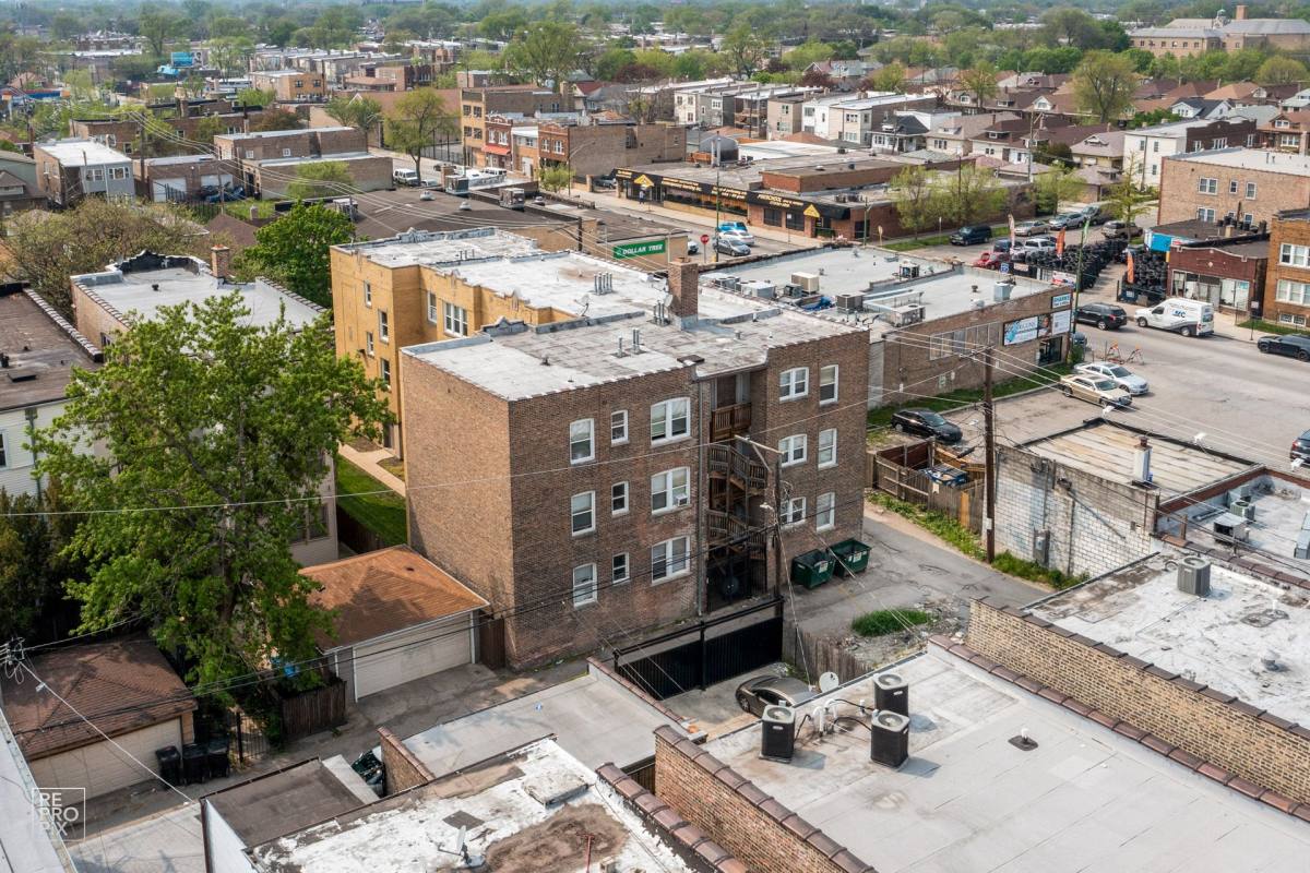 Apartment for rent at 1145-49 N Leclaire Ave, Chicago, IL 60651