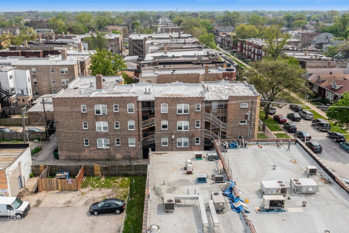 Apartment for rent at 1145-49 N Leclaire Ave, Chicago, IL 60651