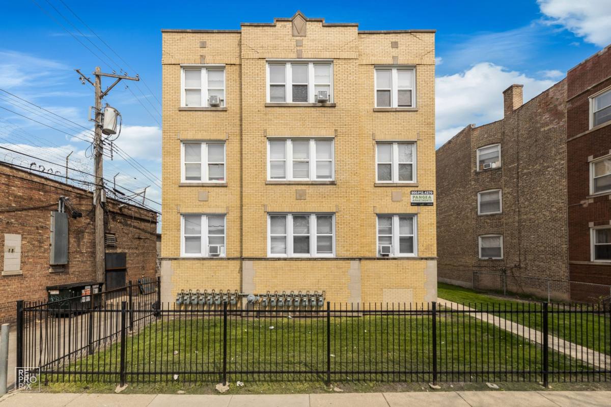 Apartment for rent at 1145-49 N Leclaire Ave, Chicago, IL 60651